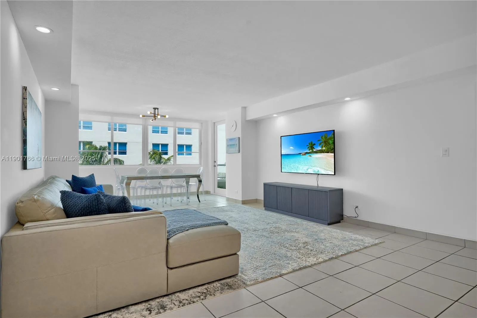 5005 Collins Ave, #824