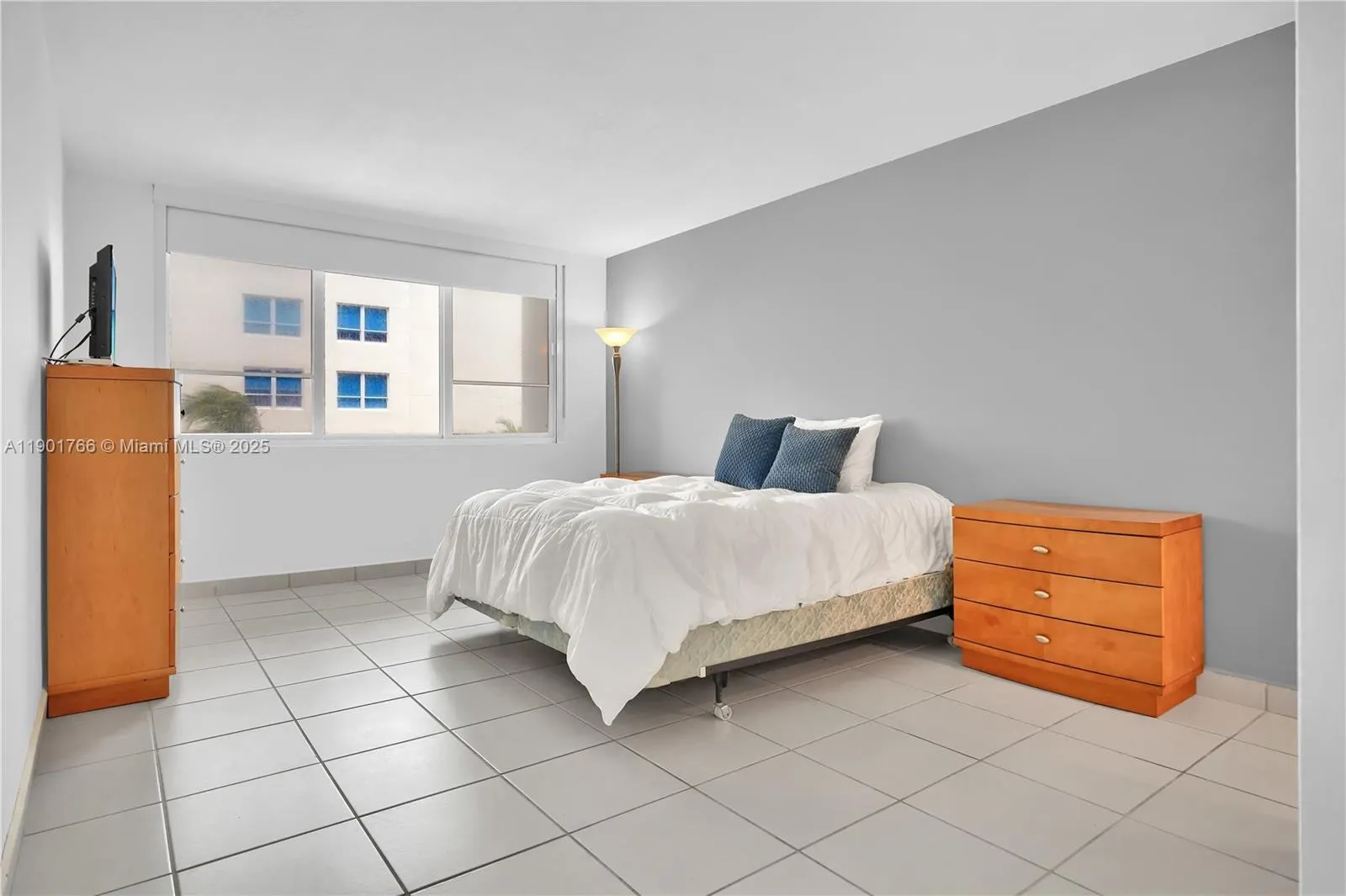 5005 Collins Ave, #824