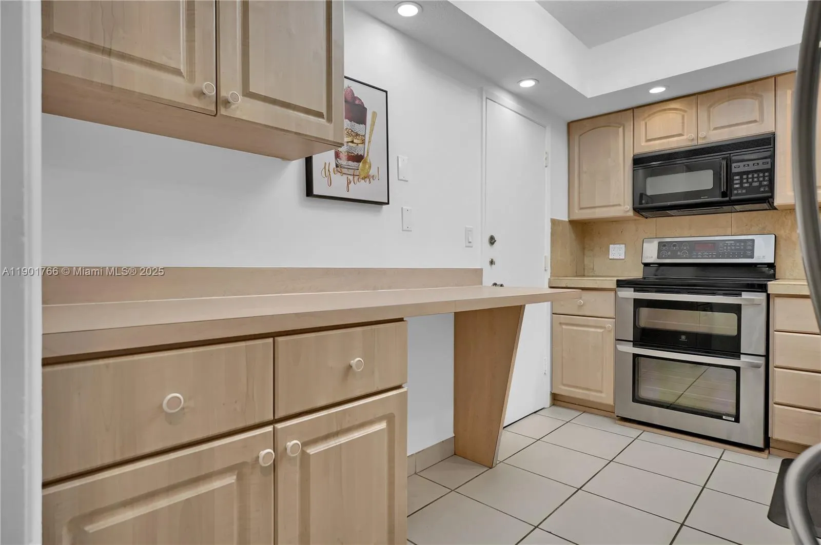 5005 Collins Ave, #824