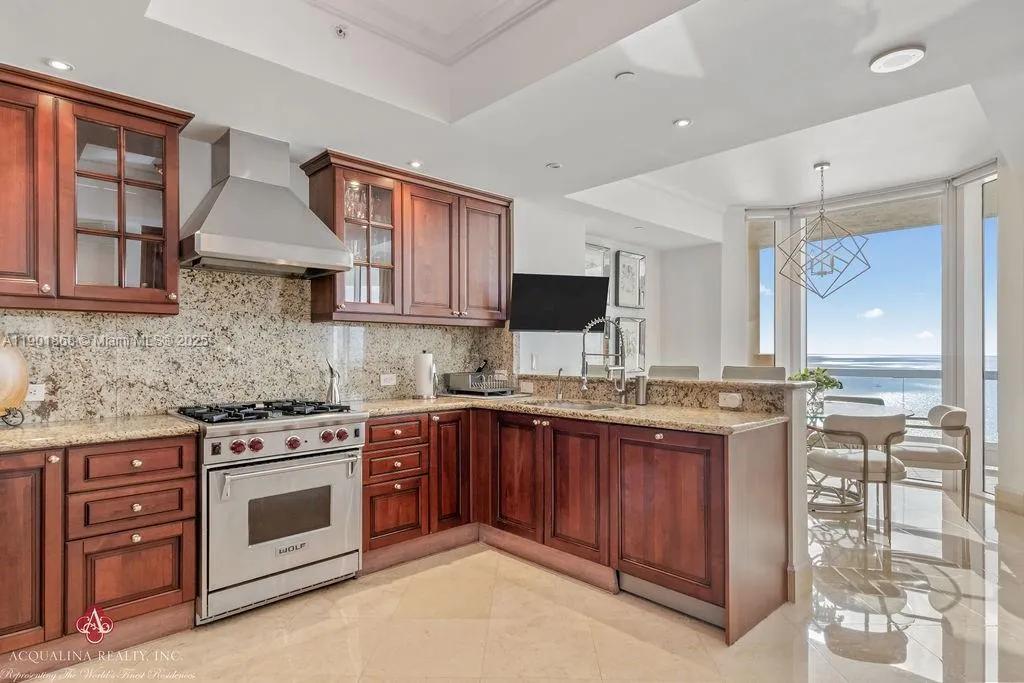 17875 Collins Ave, #3404