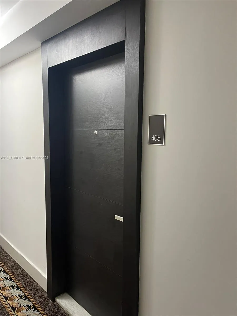 2851 NE 183rd St, #405E