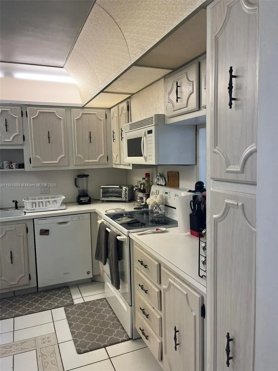 2851 NE 183rd St, #405E