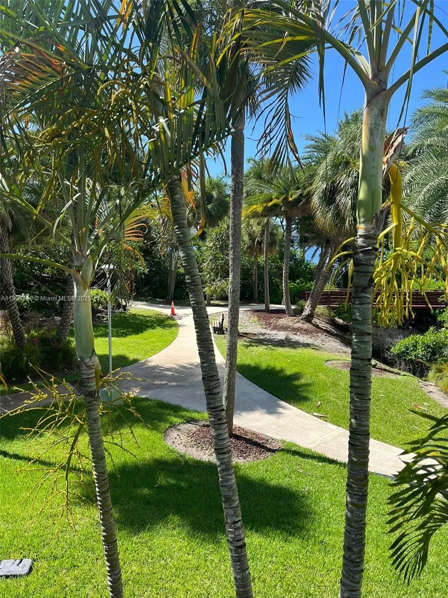 2851 NE 183rd St, #405E