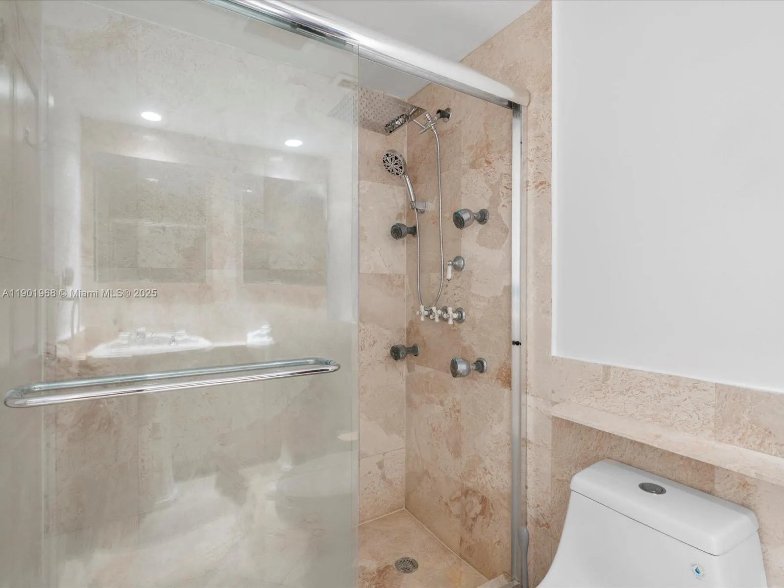 500 Bayview Dr, #1722