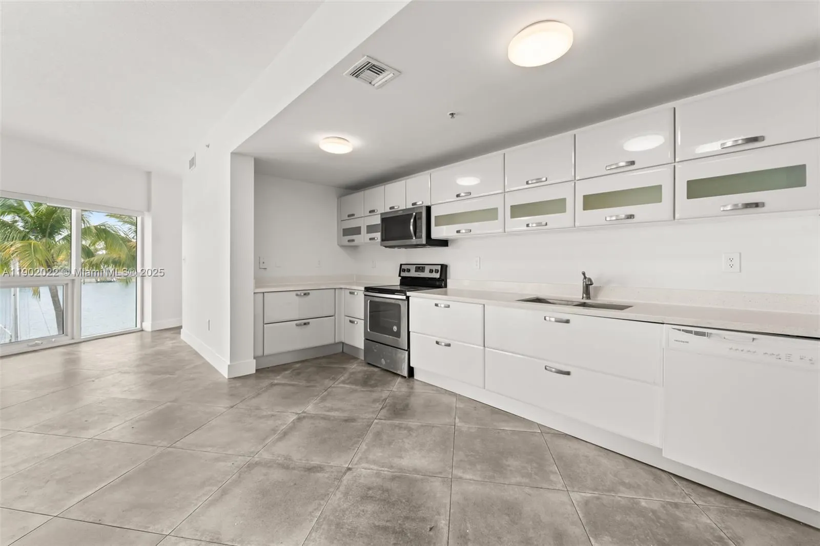 6580 Indian Creek Dr, #209