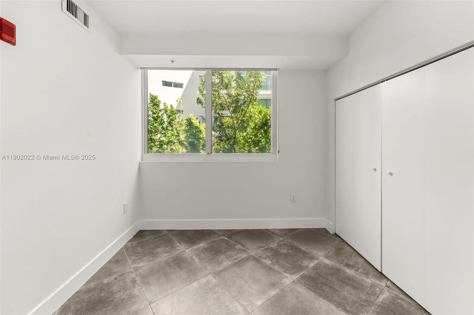 6580 Indian Creek Dr, #209