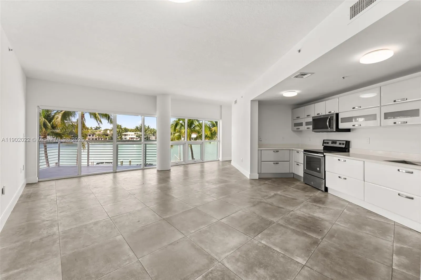 6580 Indian Creek Dr, #209