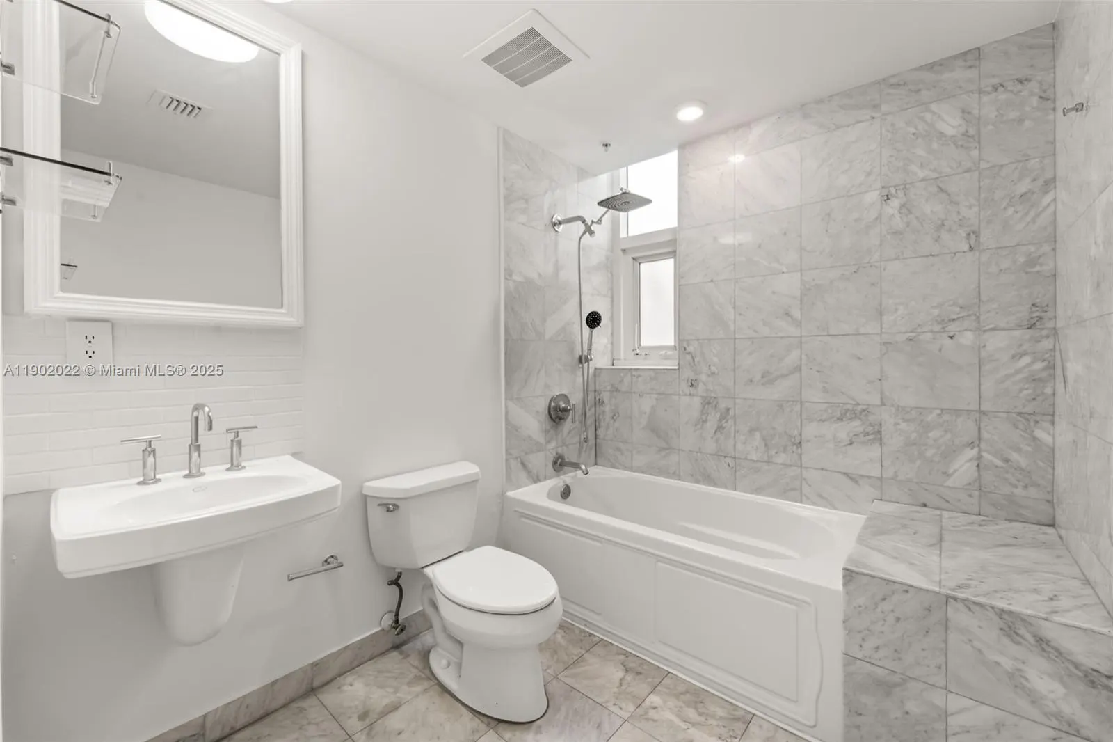 6580 Indian Creek Dr, #209