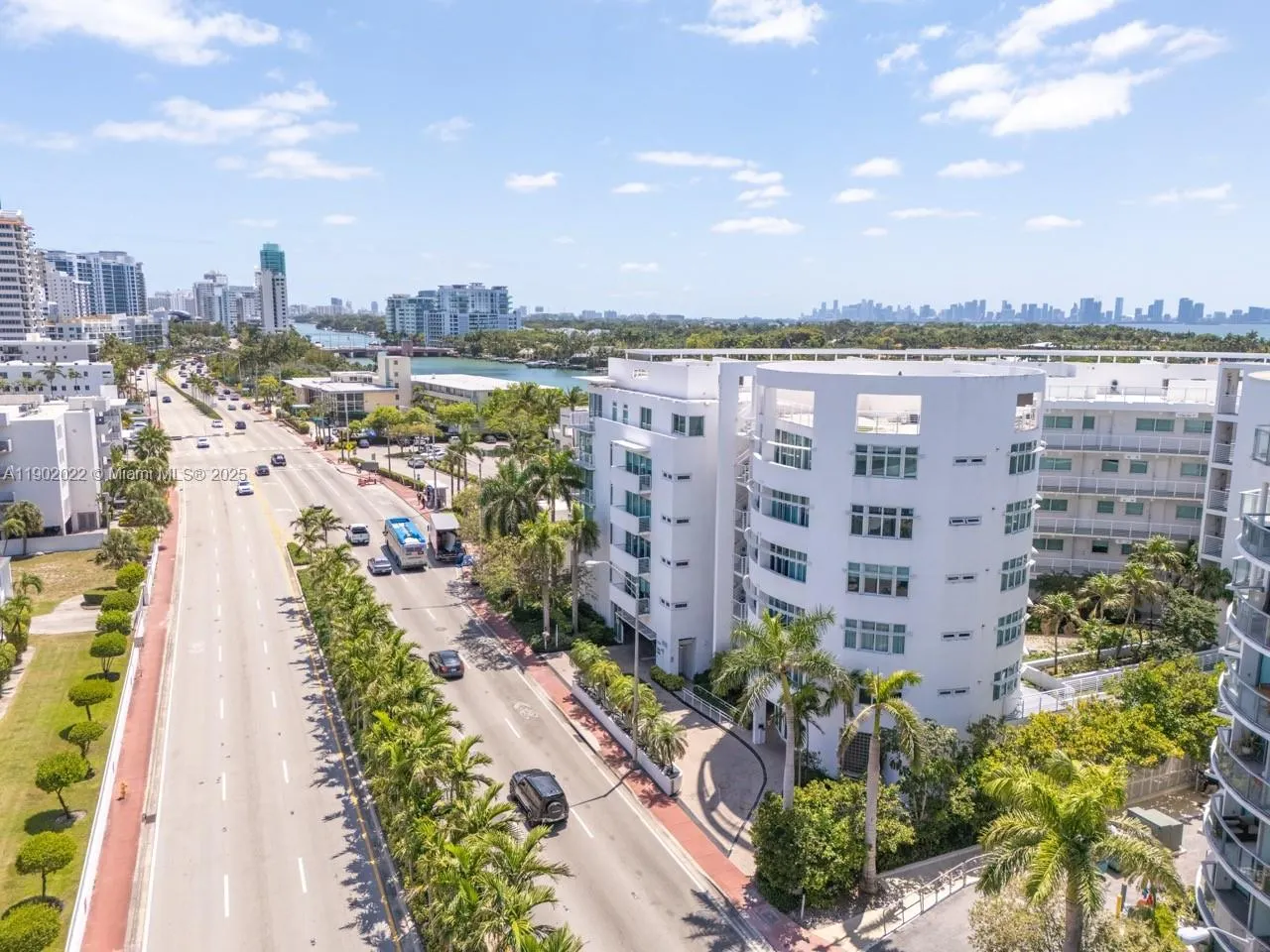 6580 Indian Creek Dr, #209