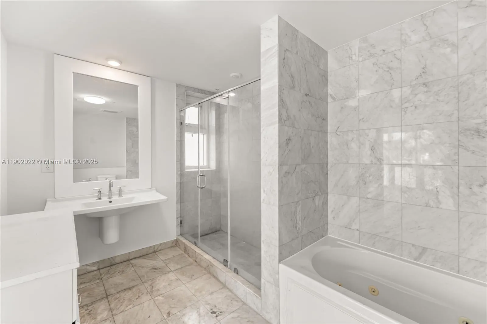 6580 Indian Creek Dr, #209