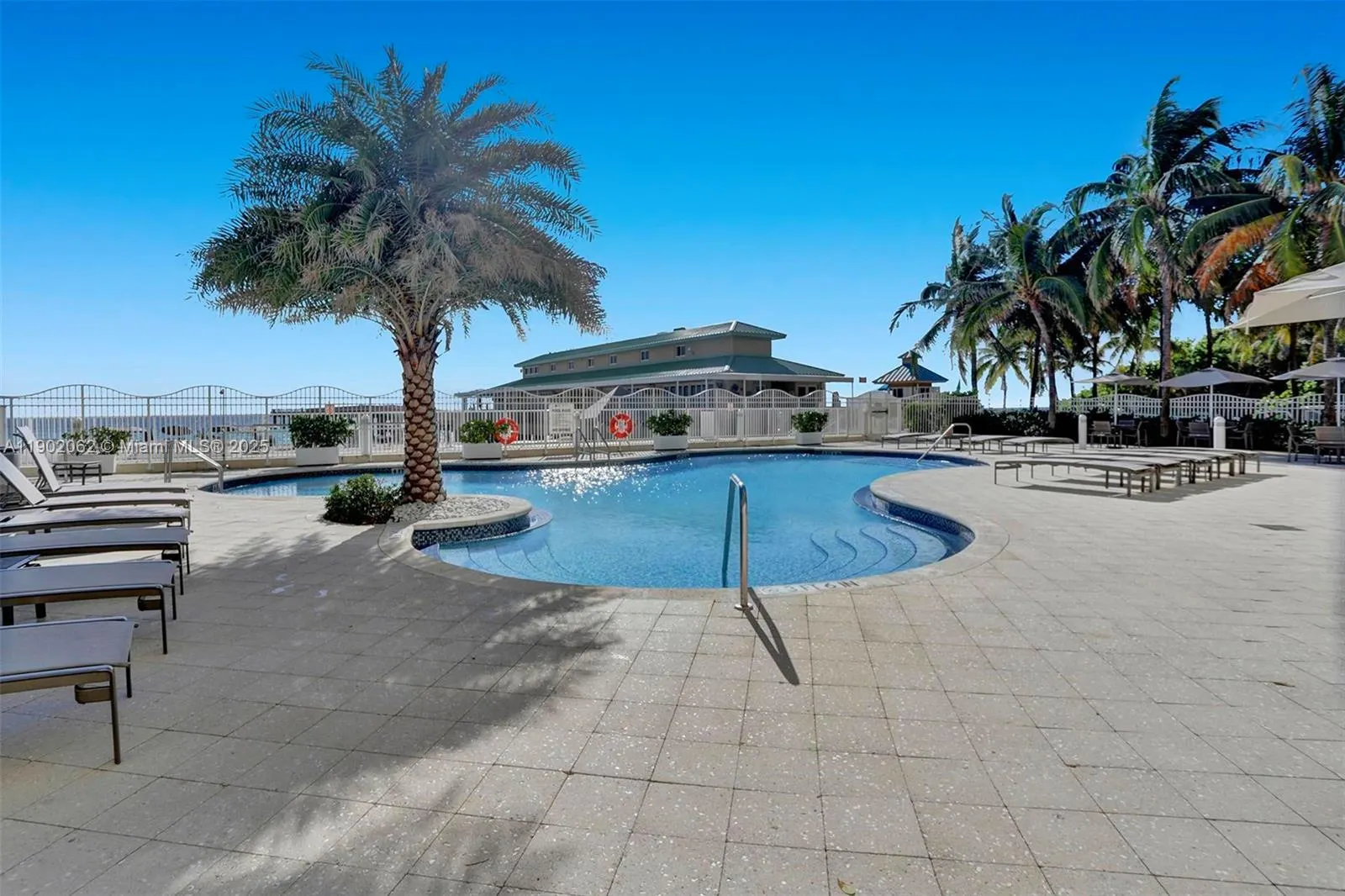 16699 Collins Ave, #2301