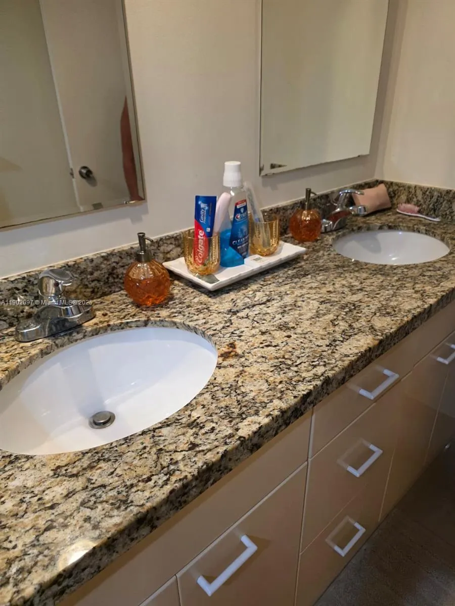 1833 S Ocean Dr, #809