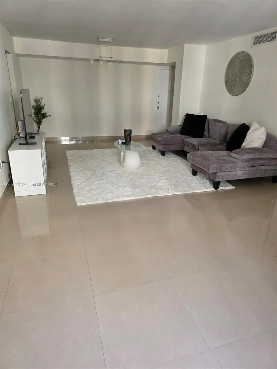 1833 S Ocean Dr, #809