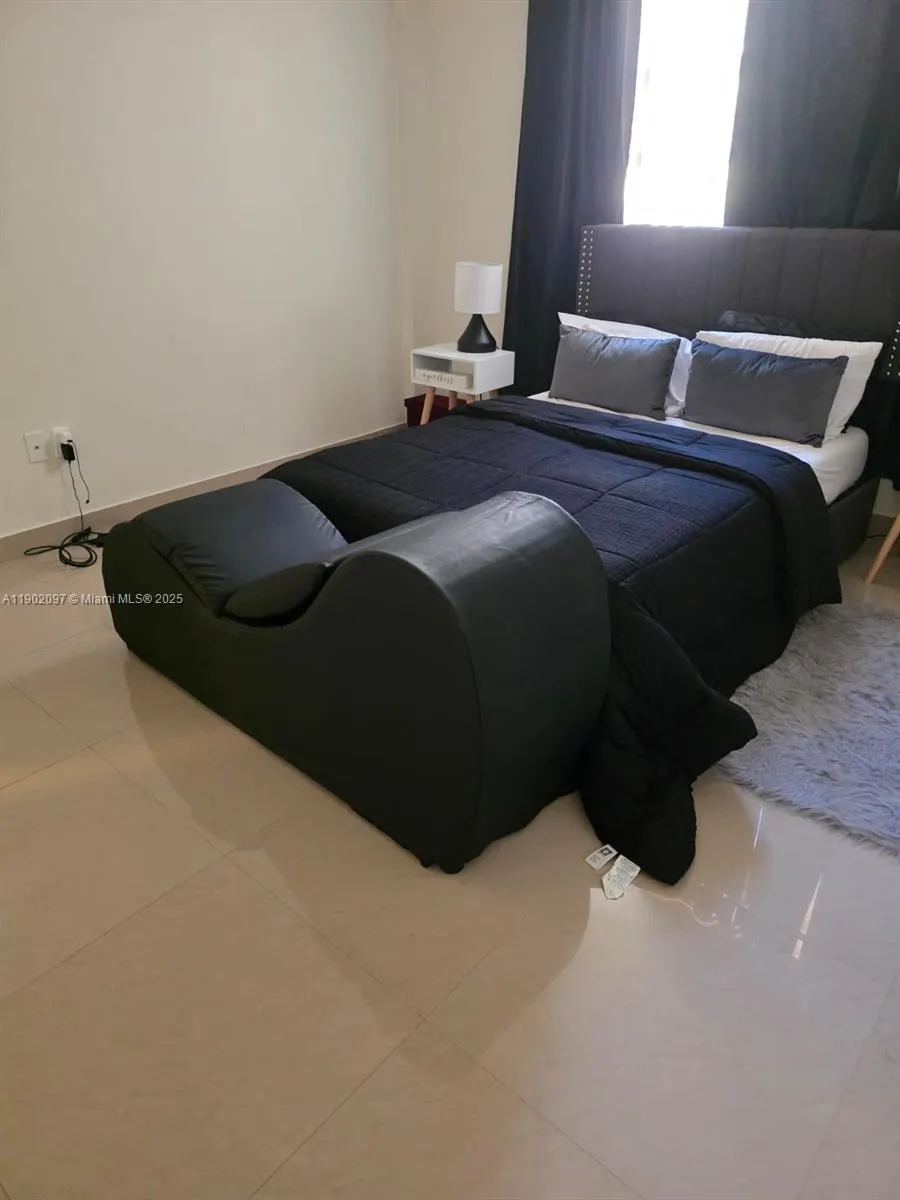 1833 S Ocean Dr, #809