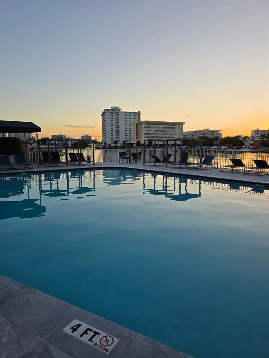 1833 S Ocean Dr, #809