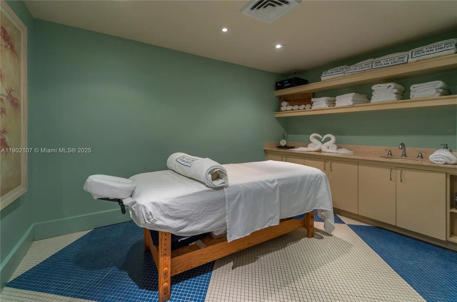 1500 Ocean Dr, #1109