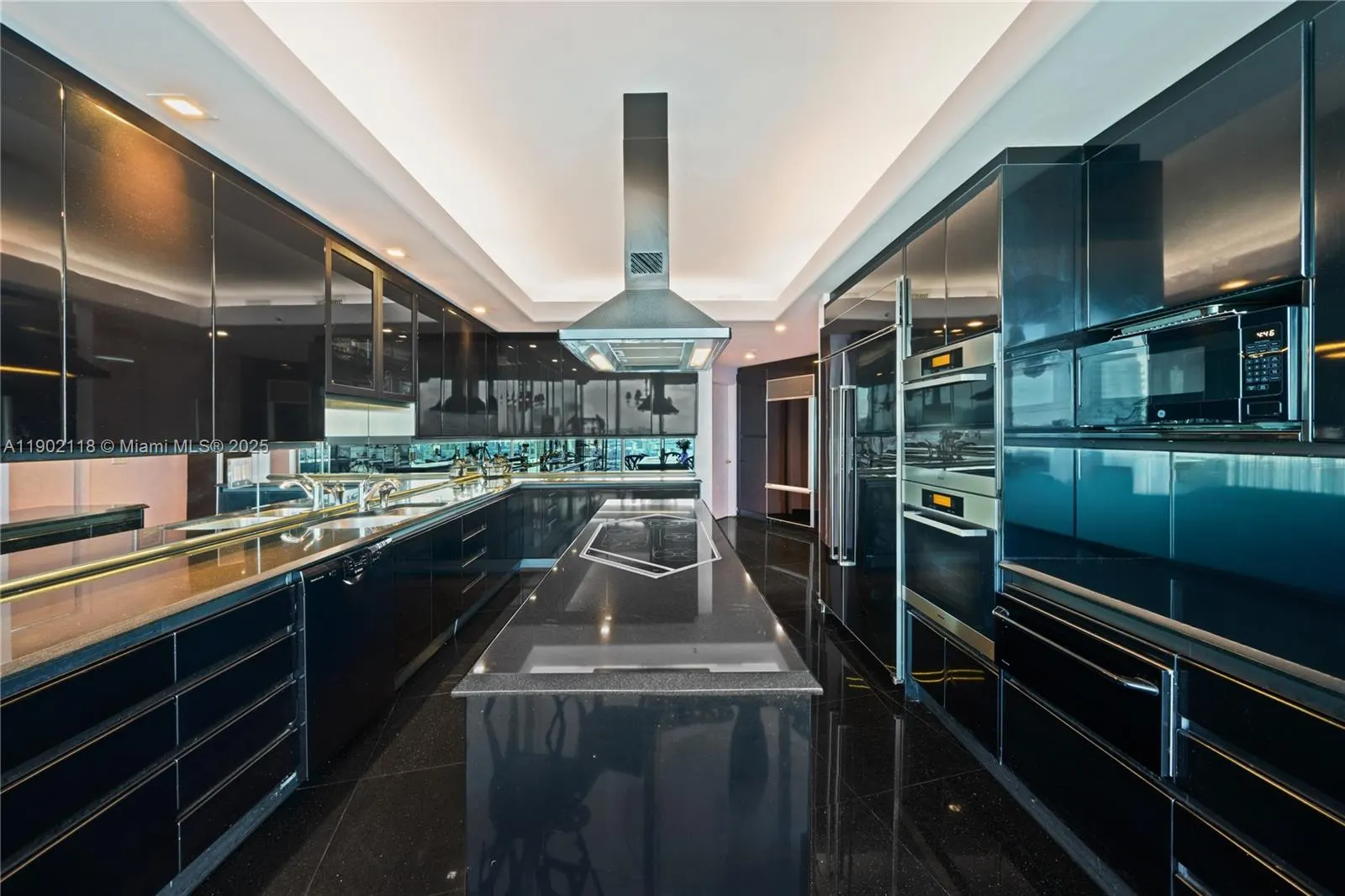 300 S Pointe Dr, #TH 3103