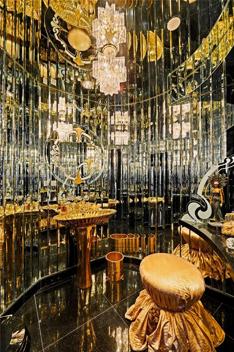 300 S Pointe Dr, #TH 3103