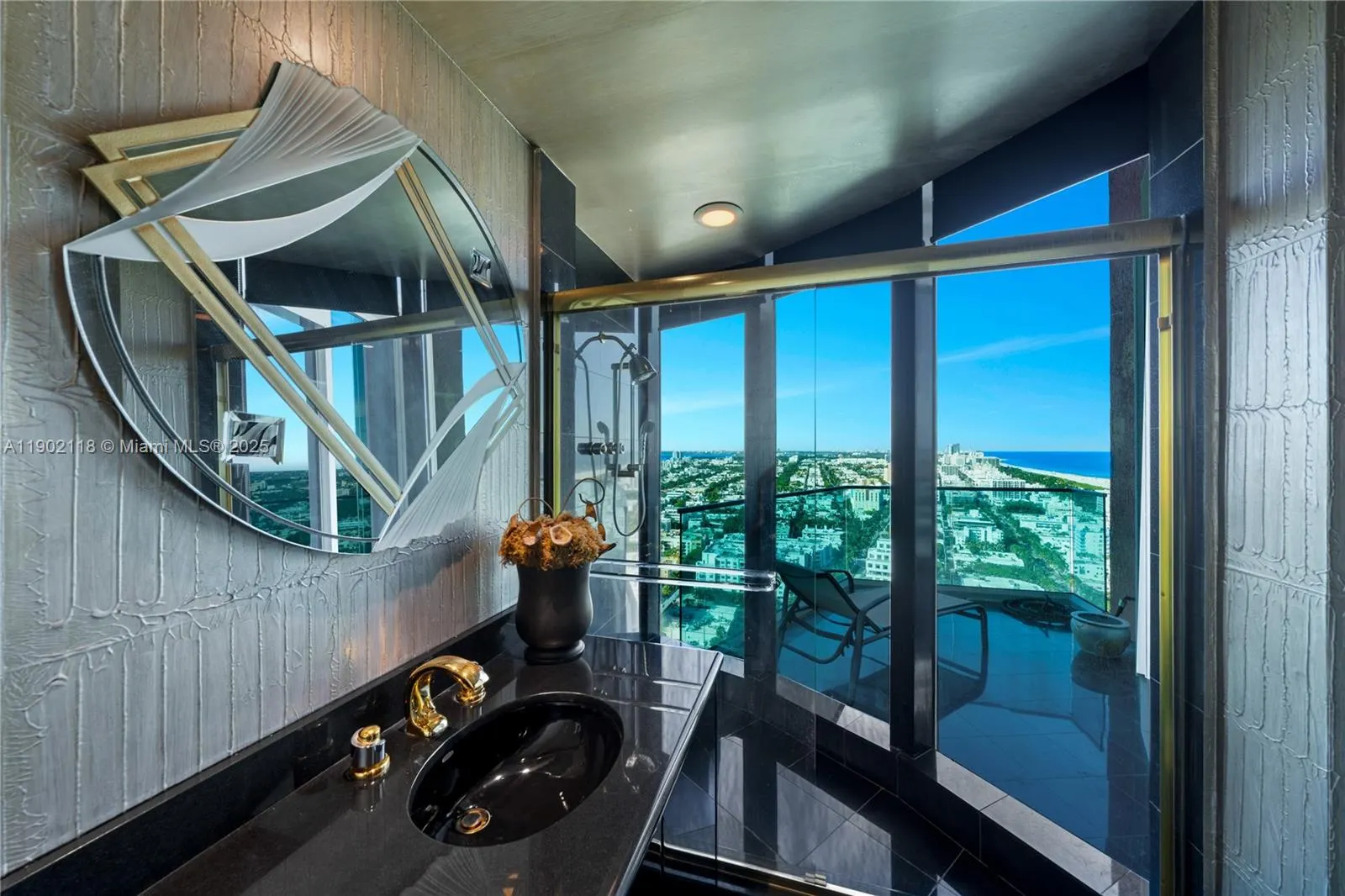 300 S Pointe Dr, #TH 3103