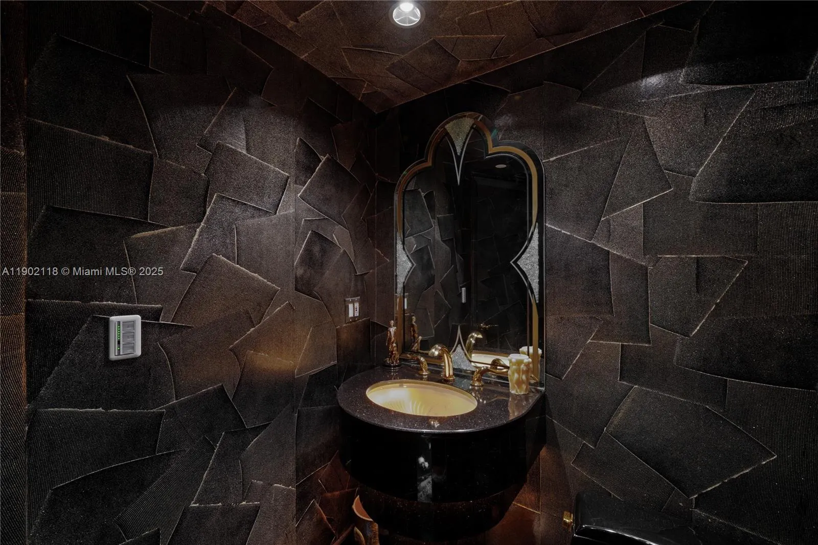 300 S Pointe Dr, #TH 3103