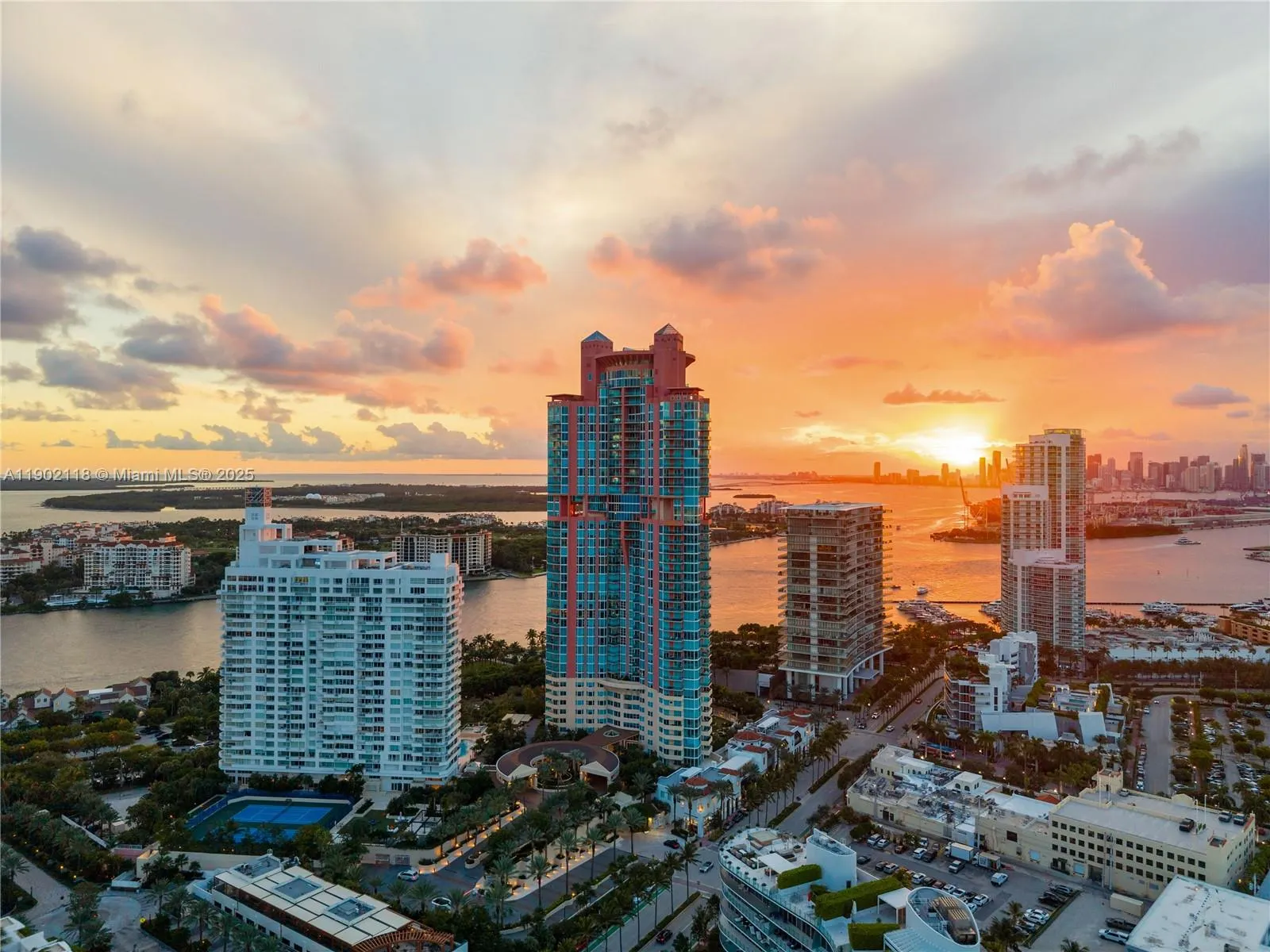 300 S Pointe Dr, #TH 3103