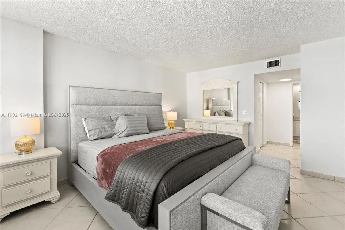 2301 S Ocean Dr, #2004