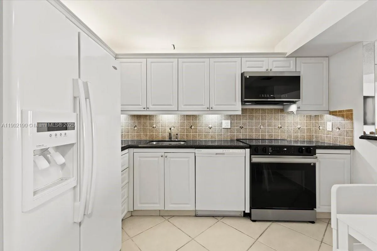 2301 S Ocean Dr, #2004