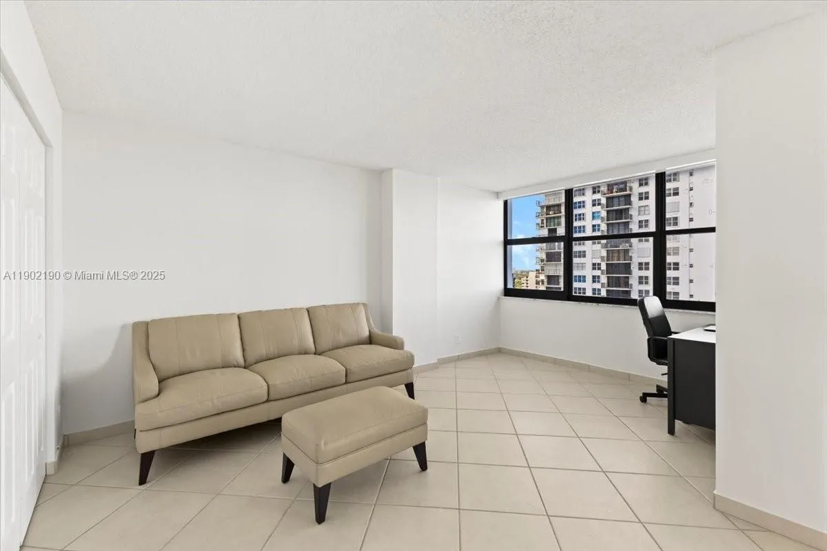 2301 S Ocean Dr, #2004