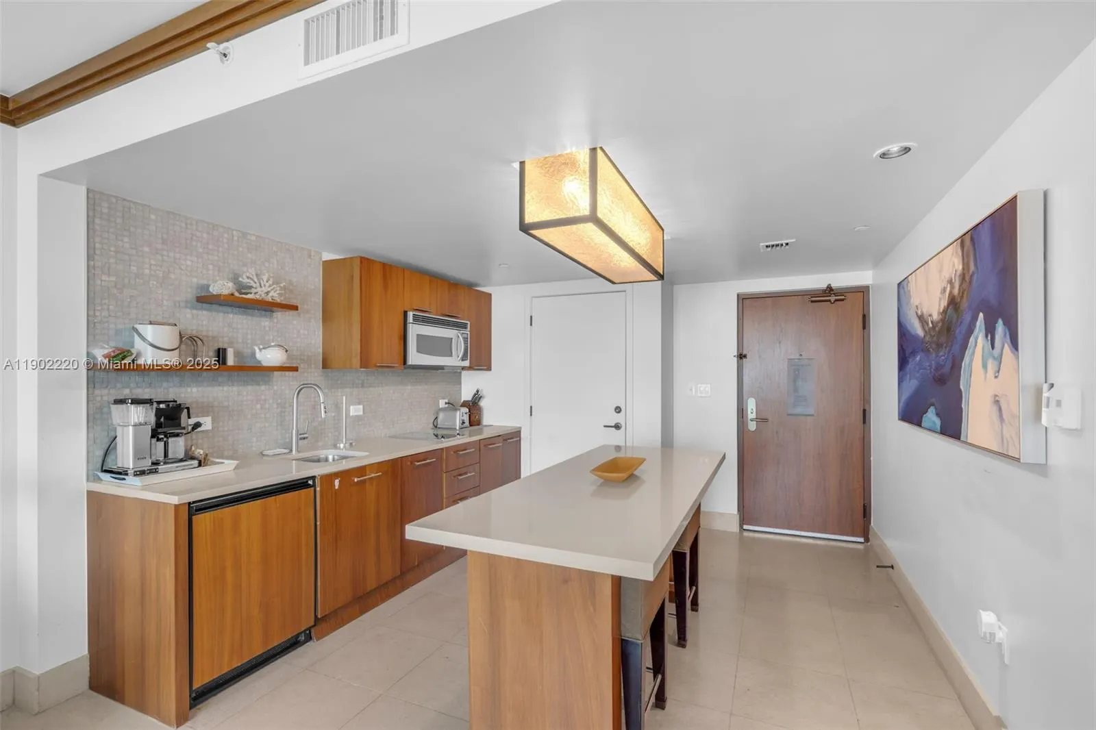 6801 Collins Ave, #706 (Door 720)