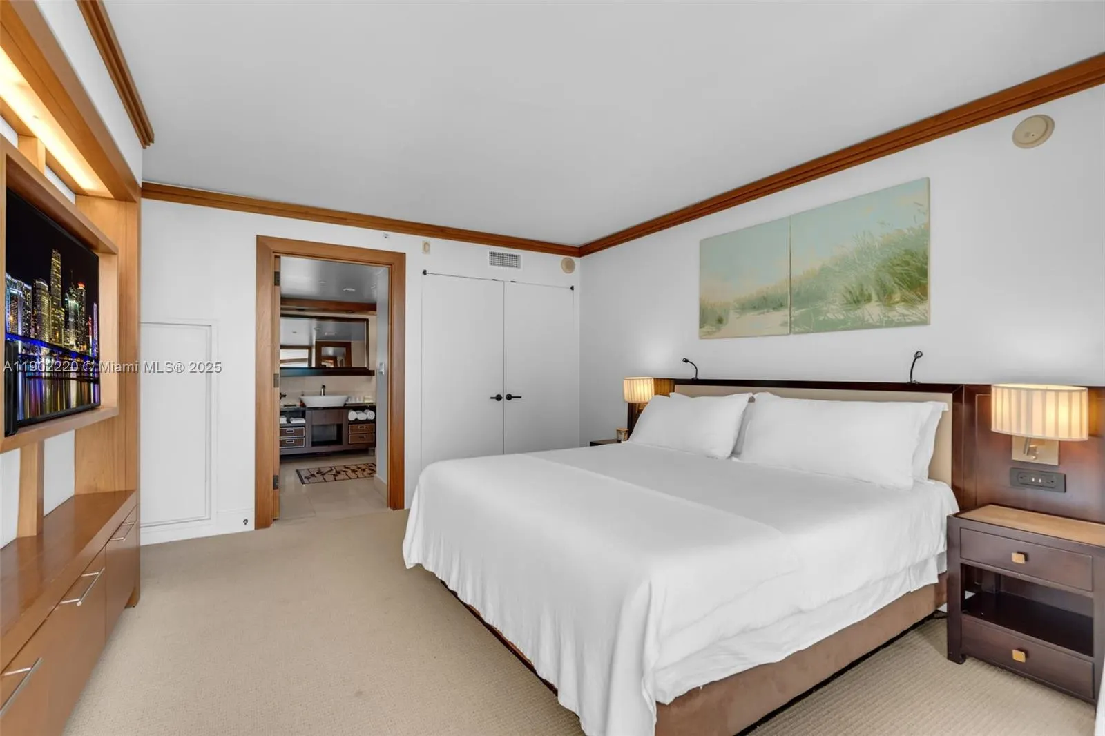 6801 Collins Ave, #706 (Door 720)