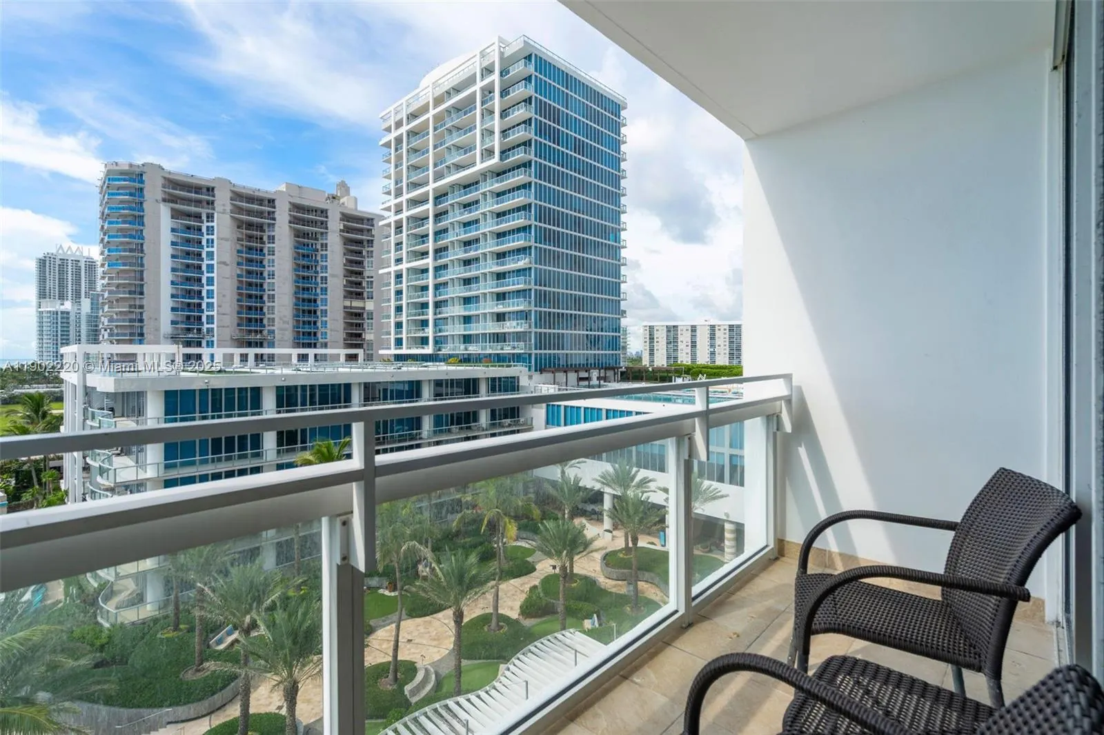 6801 Collins Ave, #706 (Door 720)