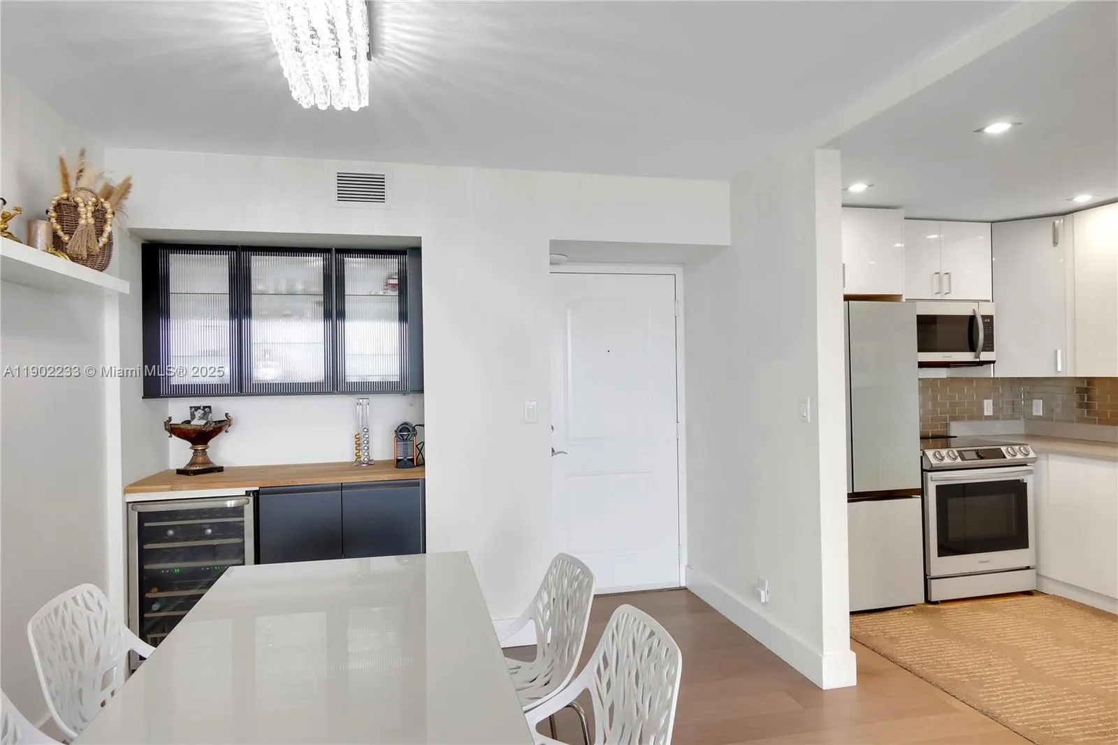 100 Bayview Dr, #1008