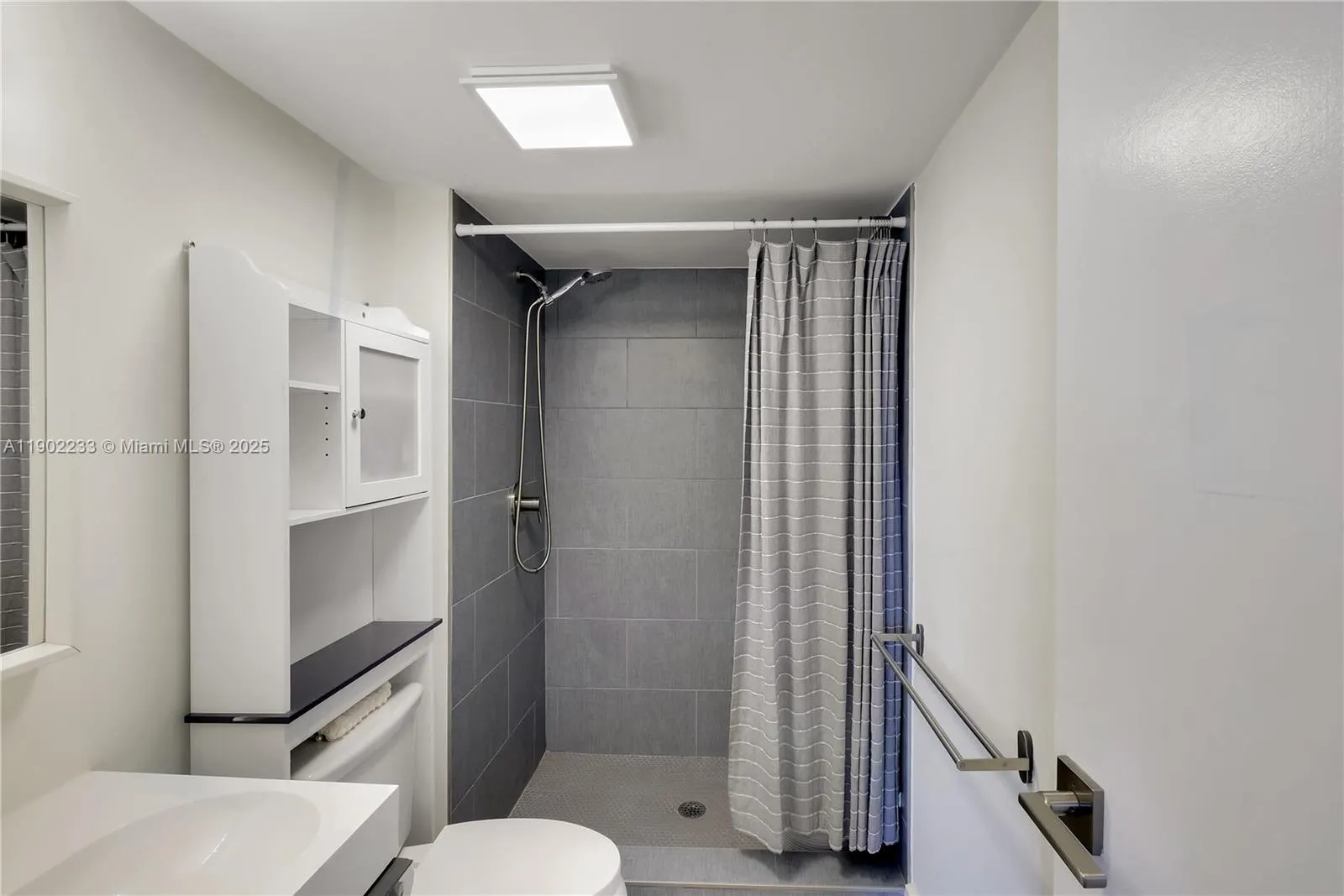 100 Bayview Dr, #1008