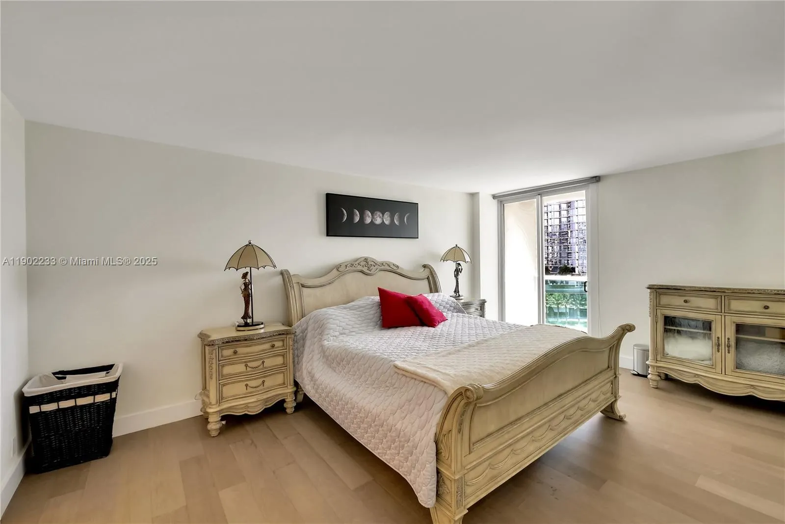 100 Bayview Dr, #1008