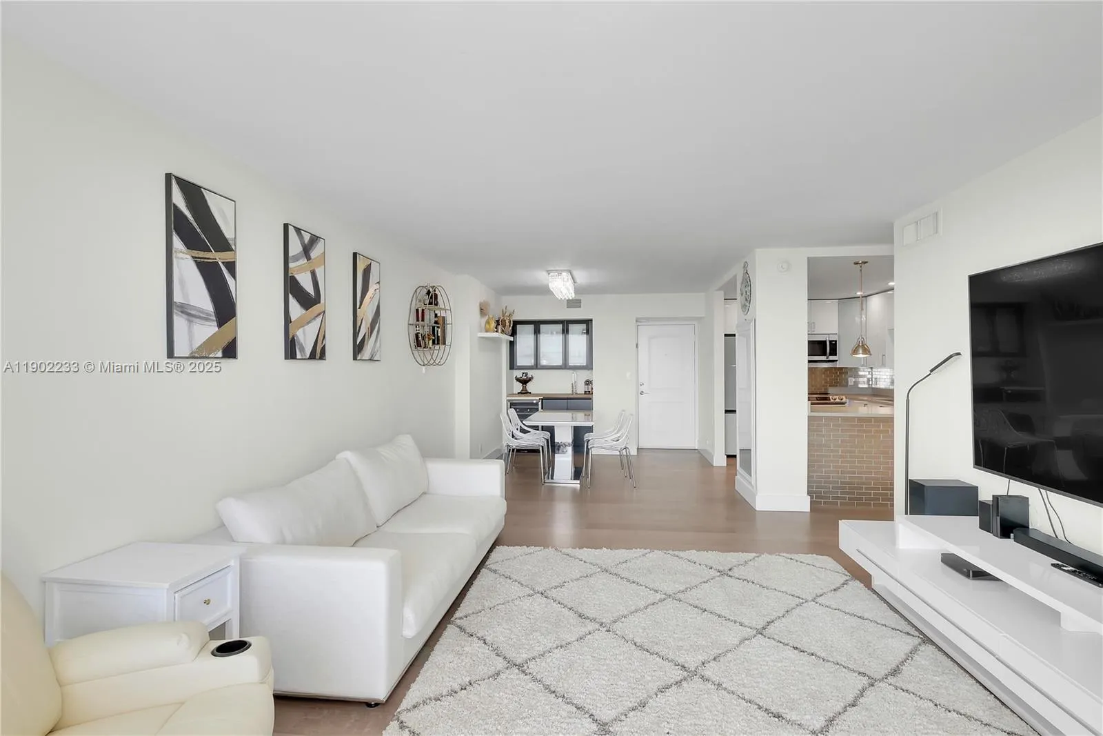 100 Bayview Dr, #1008