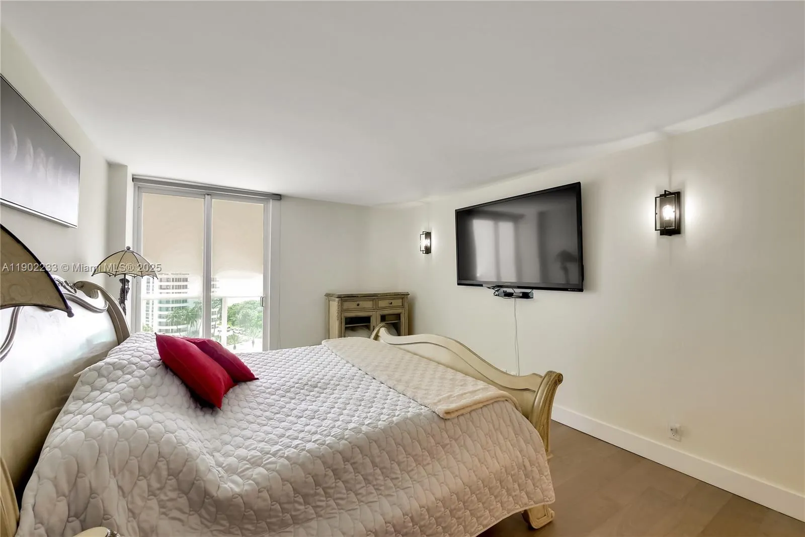 100 Bayview Dr, #1008