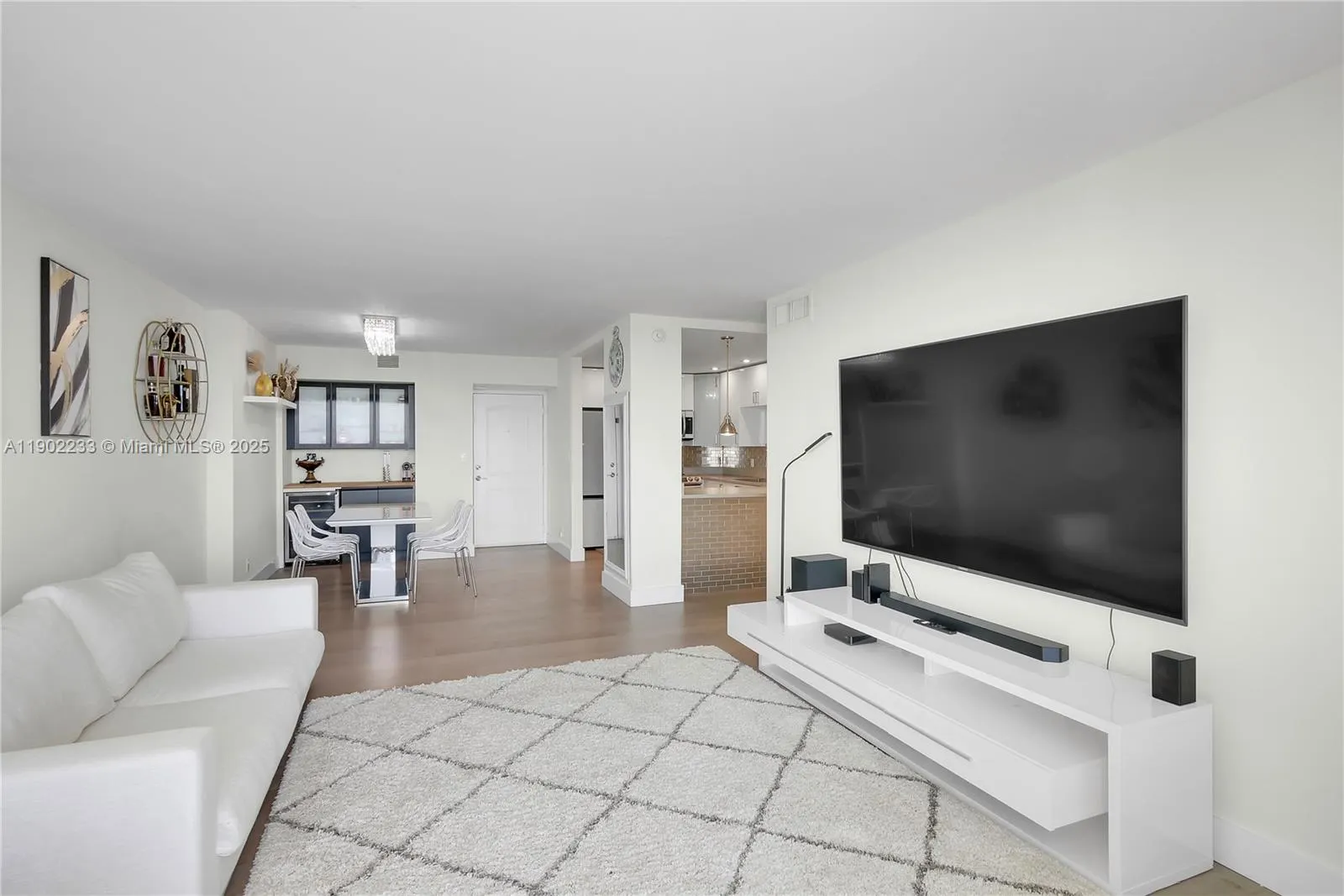 100 Bayview Dr, #1008