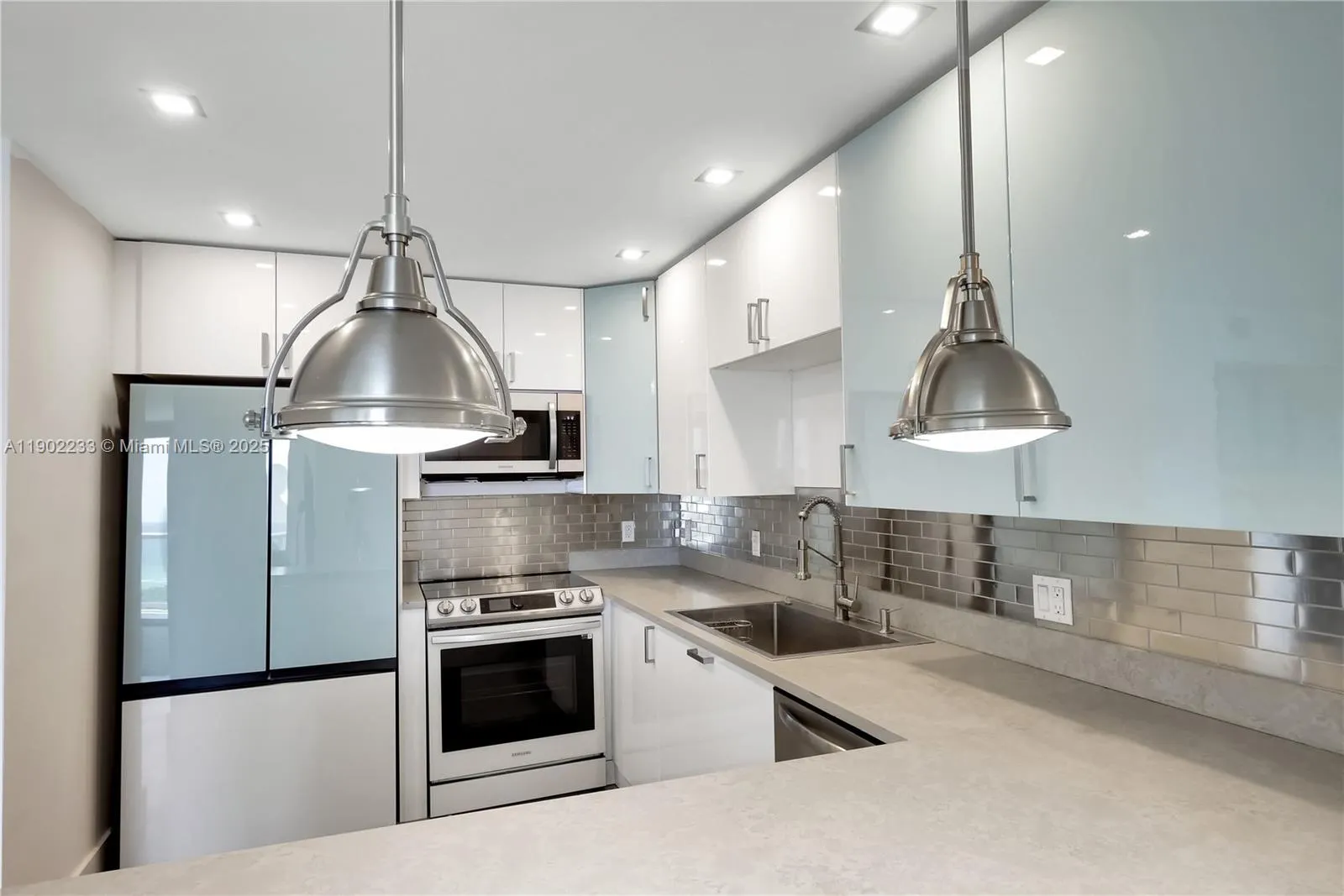 100 Bayview Dr, #1008