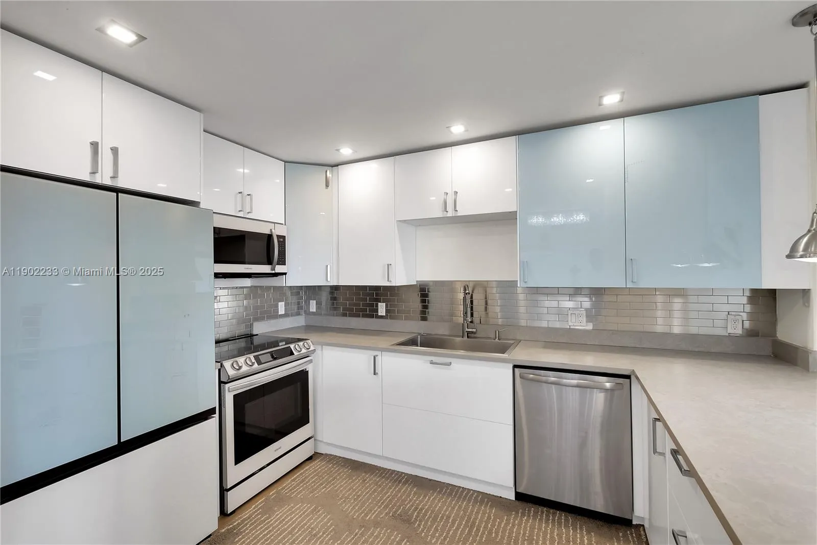 100 Bayview Dr, #1008