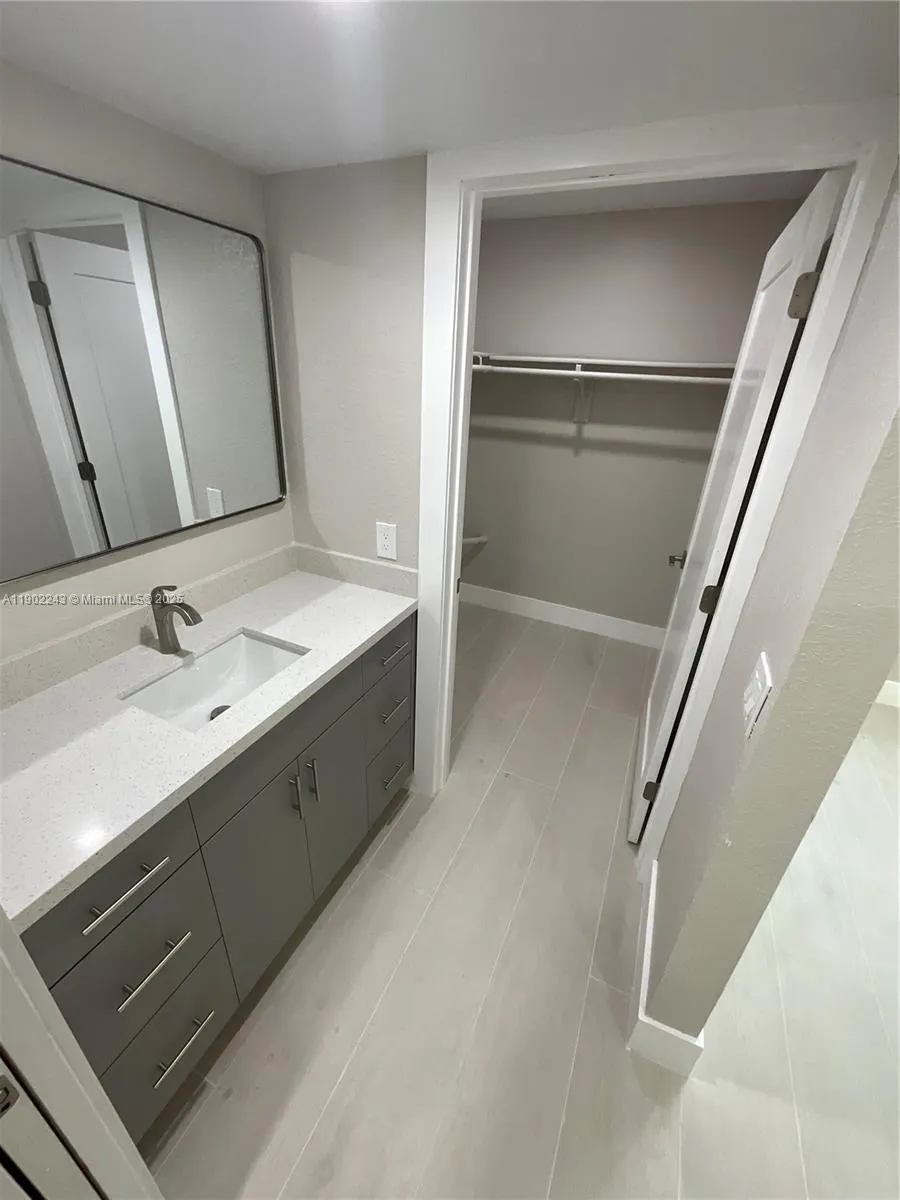 10825 SW 112th Ave, #304