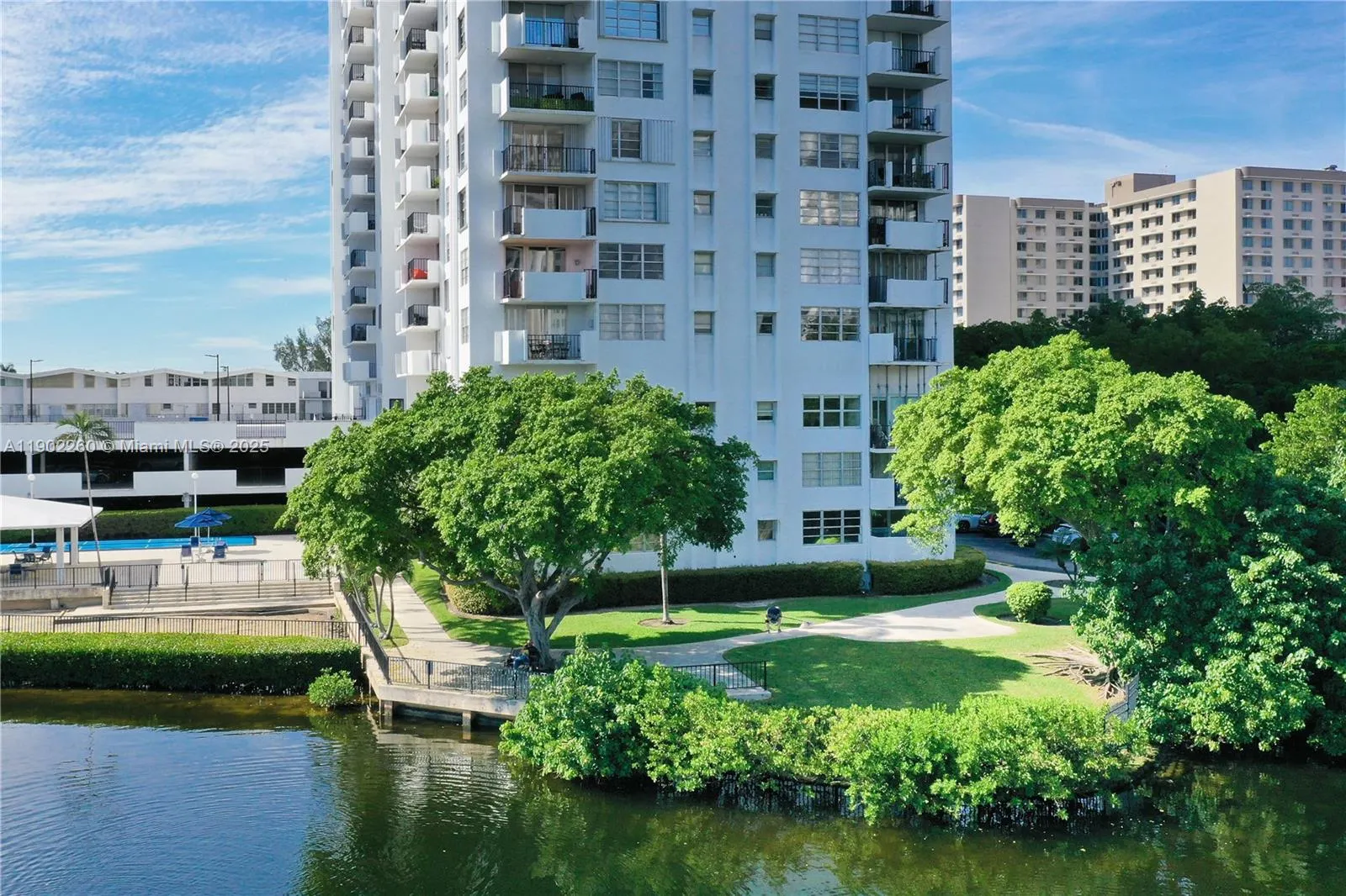 2780 NE 183rd St, #606