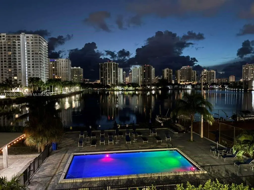 2780 NE 183rd St, #606