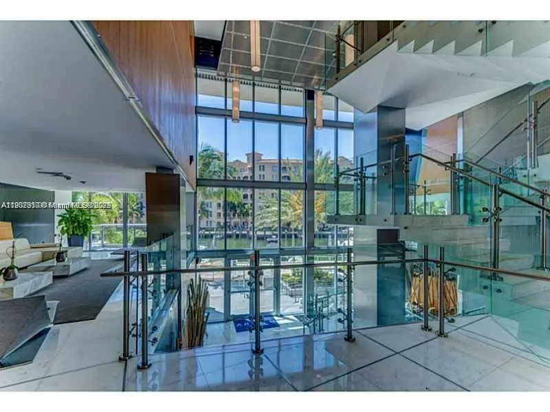 2950 NE 188th St, #309