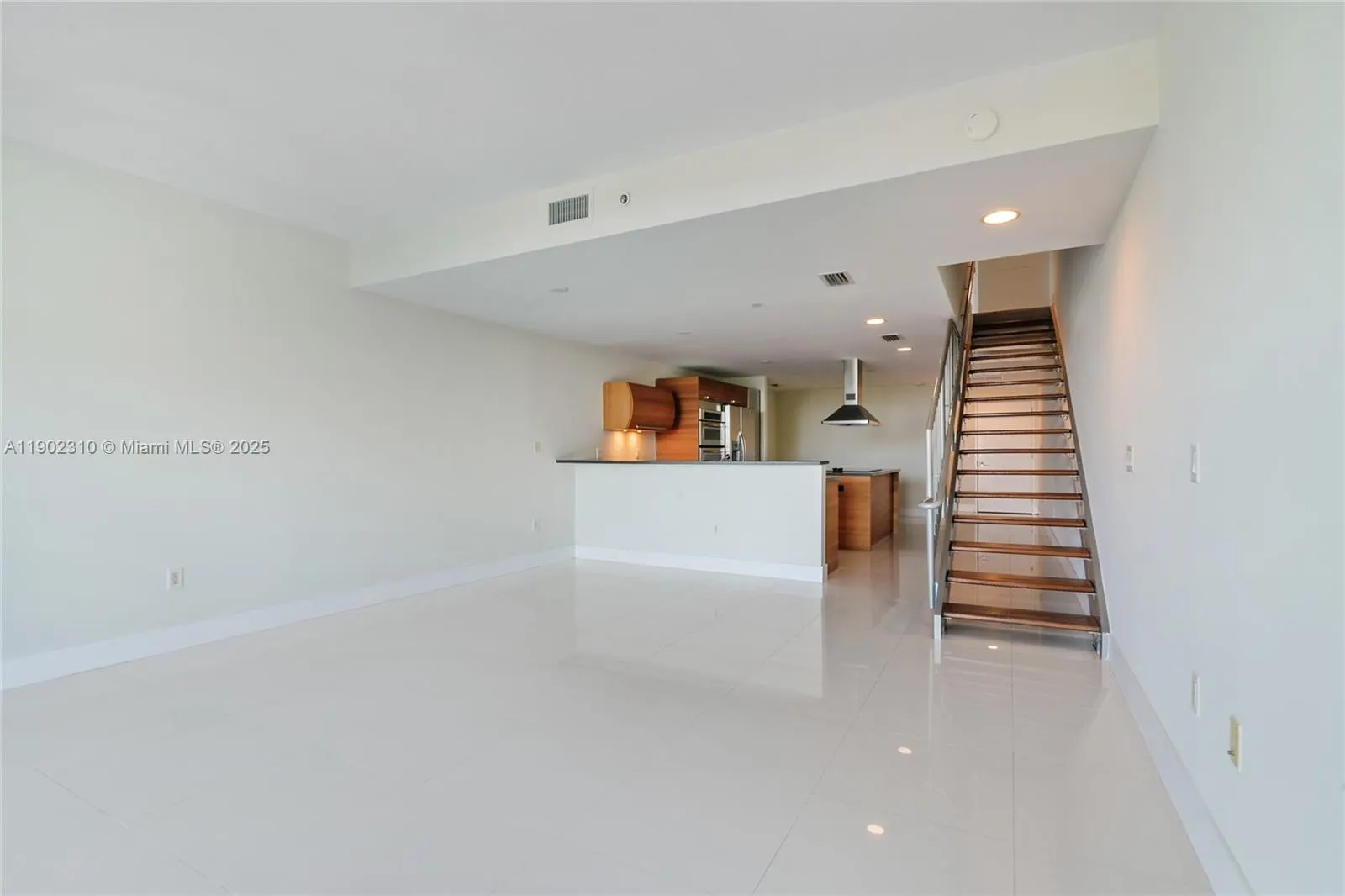 2950 NE 188th St, #309