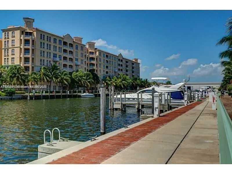 2950 NE 188th St, #309