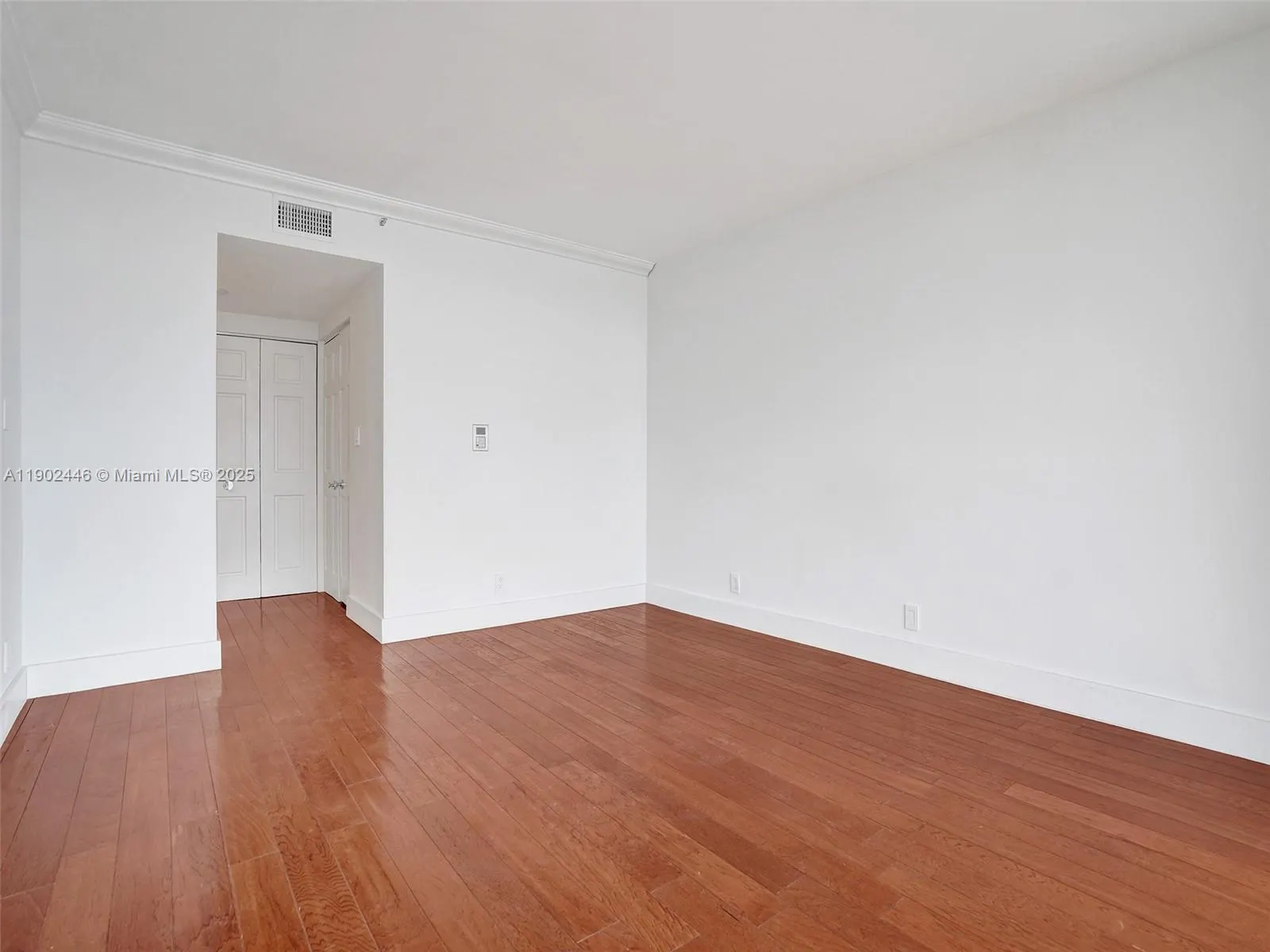 1000 W Island Blvd, #1612