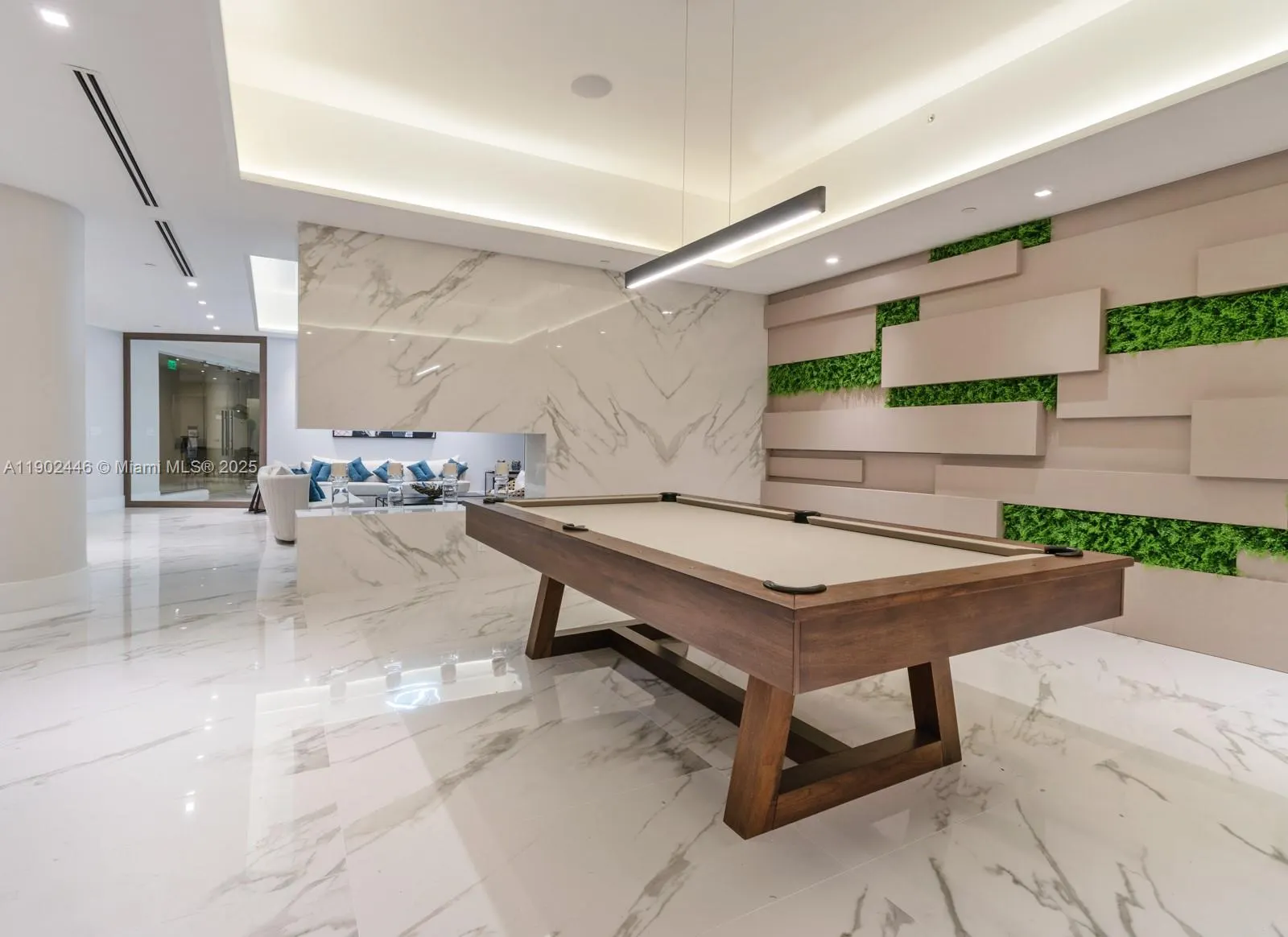 1000 W Island Blvd, #1612