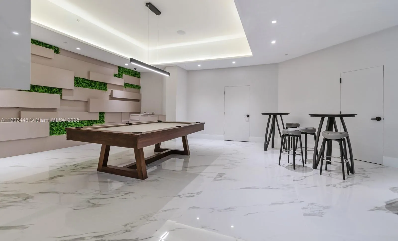 1000 W Island Blvd, #1612