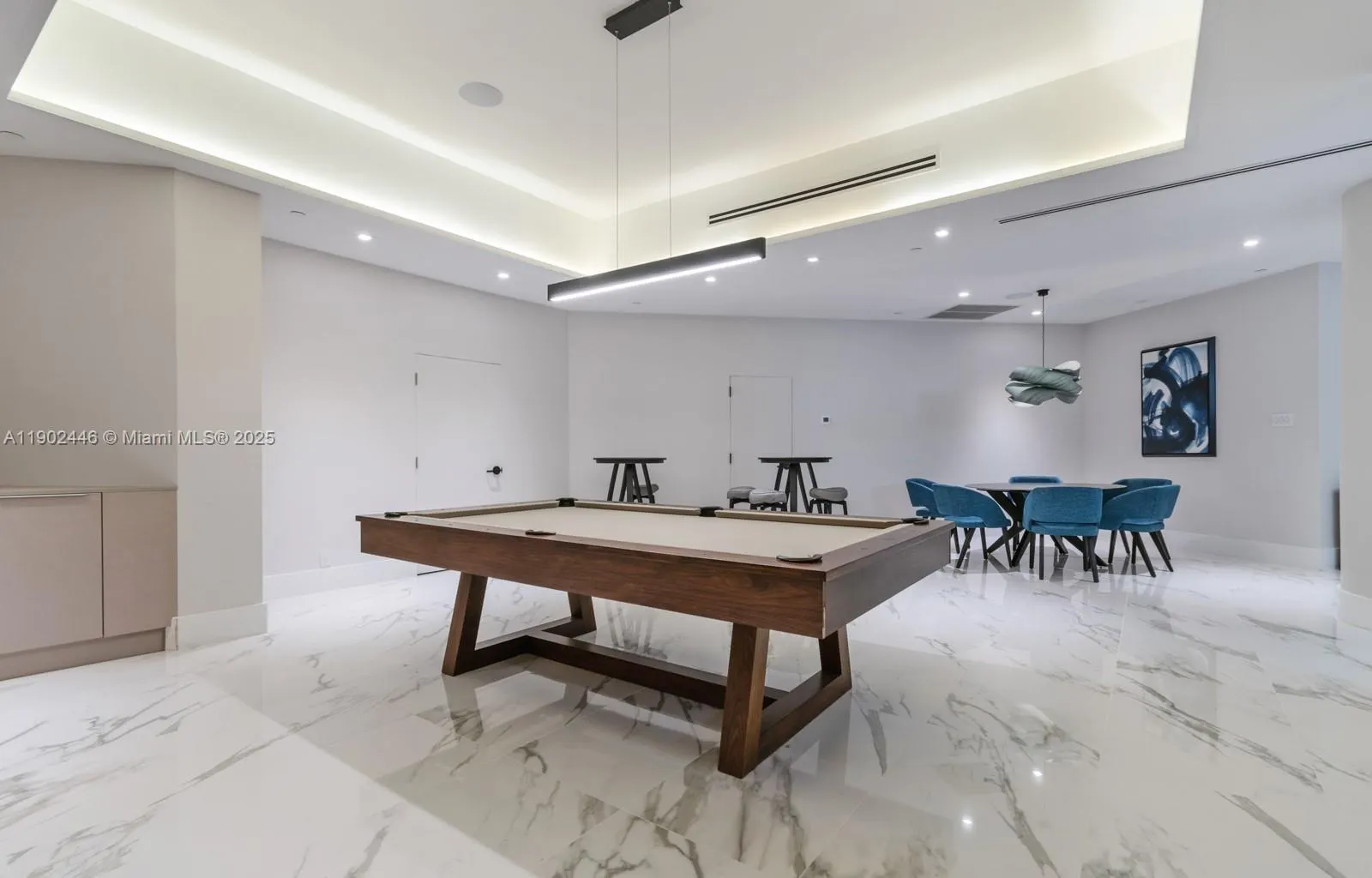 1000 W Island Blvd, #1612