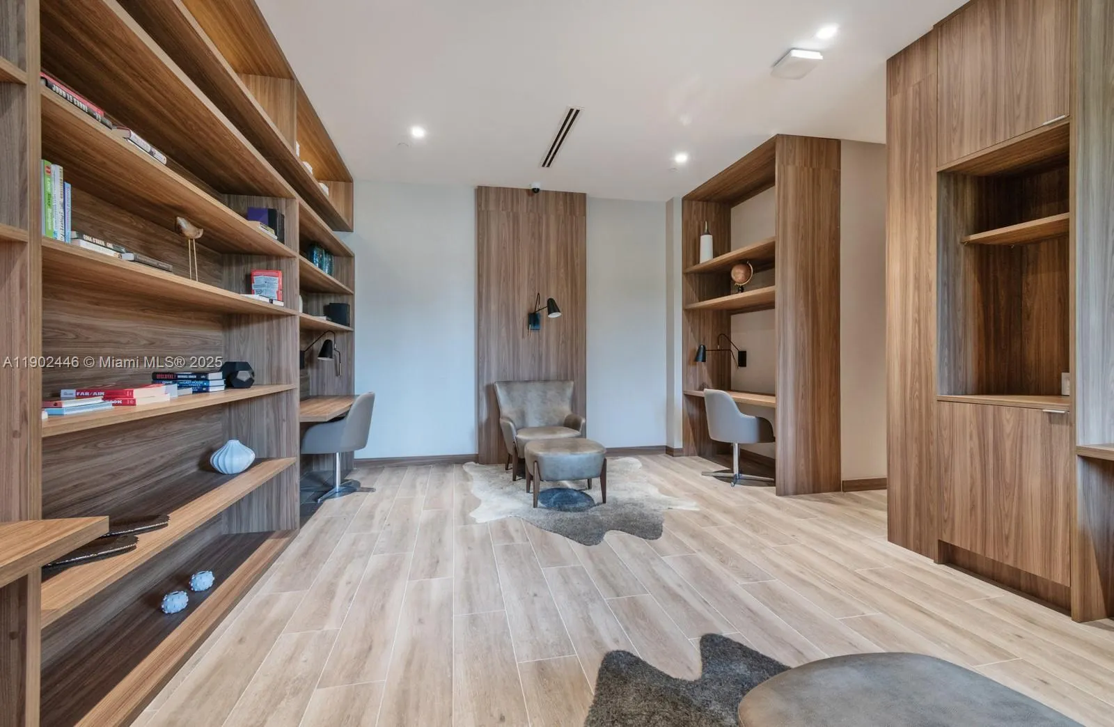 1000 W Island Blvd, #1612